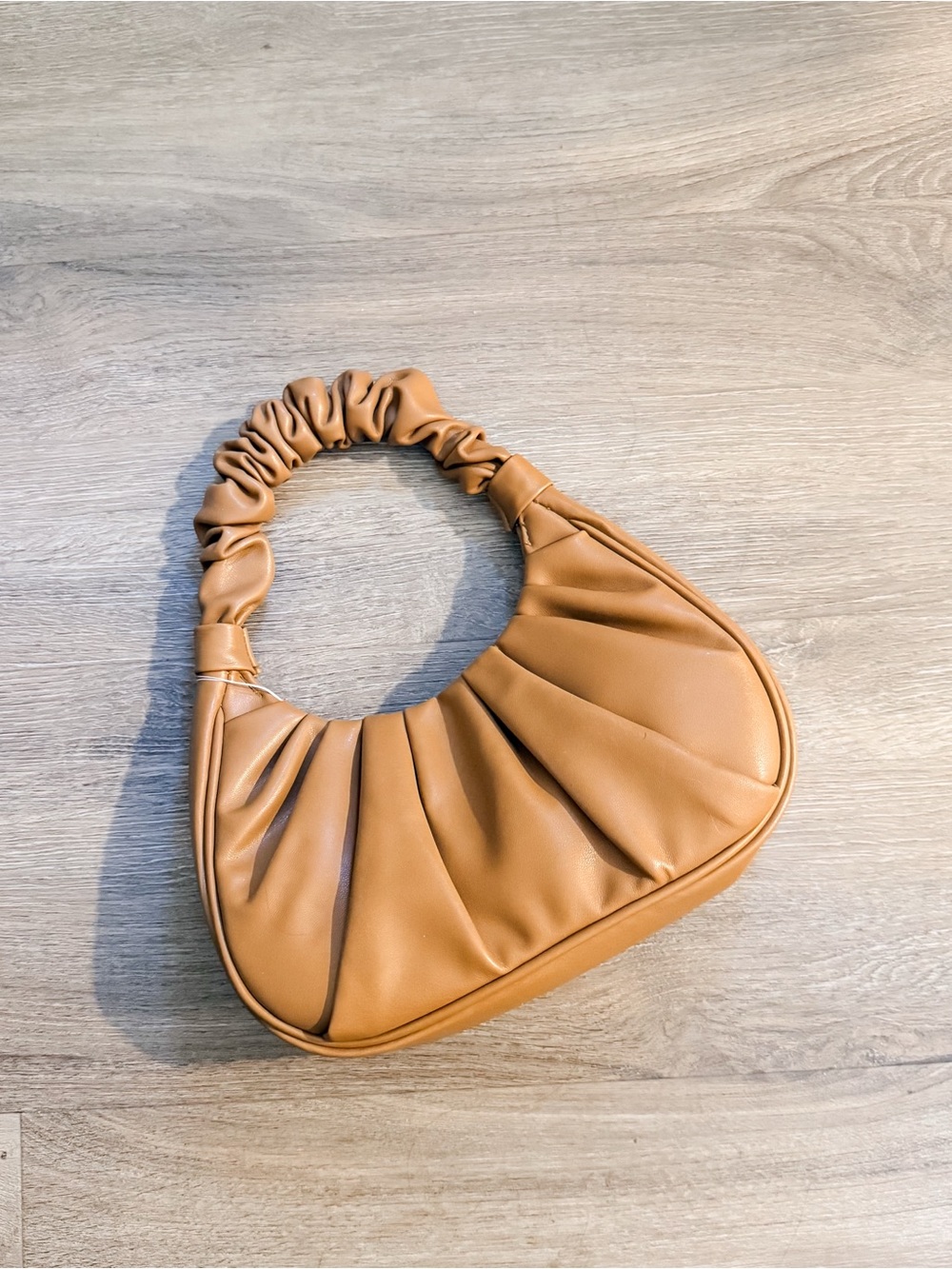 Women's Ruched shoulder Bag in Tan